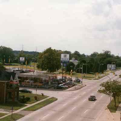Looking SW down Michigan Avenue EB. 1988