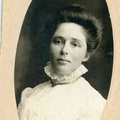 Pearl Heywood Paquin was cousins with William T. Heywood.