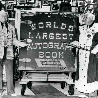 Reaves, Gene W. - Autograph King of the Word