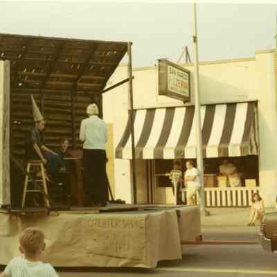 Historical Society Float. Madeline Carpenter, Alan Taylor, Tom Carpenter. Won Best Float