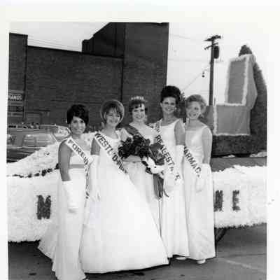 Miss Wayne 1967 Contestants at Homecoming