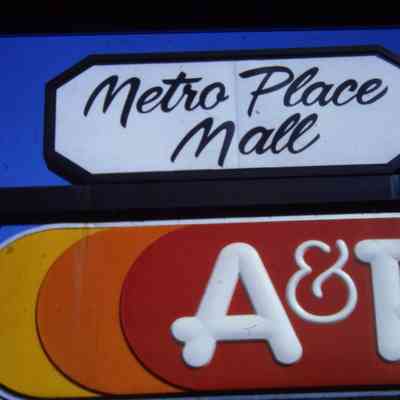 Metro Place Mall and A&P Sign