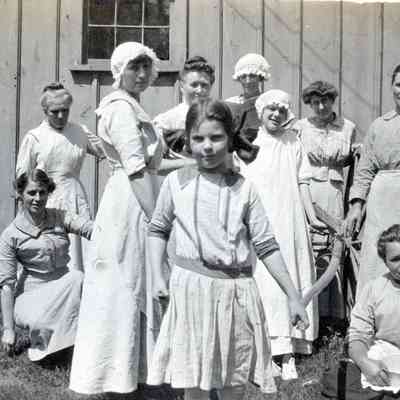Dora Foss and Helen Hubbard are at the front of the photo.