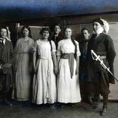 L to R: Glenn Webb, Irene Stewart, Eyla Chadwick, Herbert Phelps, Naomi Truesdell, Elmar Gill and Glynn Holmek in 1913.