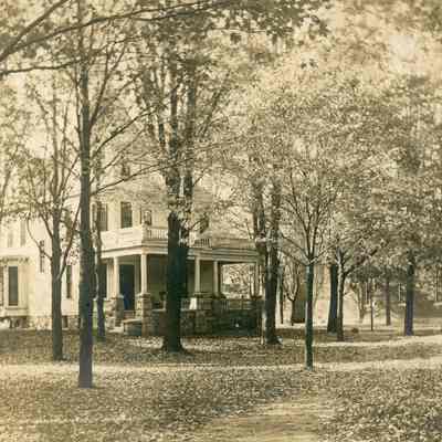 Village Square Park and Stellwagen House