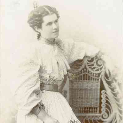 Nellie Mahoney, born on 06/27/1870.