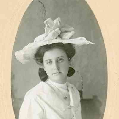 Amy Hunter, She is Lottie's daughter.