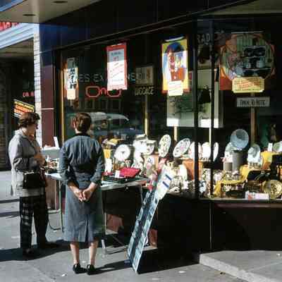 Sidewalk Sales Michigan Avenue