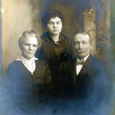 Annie, Ellen and James Martin