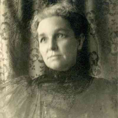 Sarah Mitchell had a millenary (hat) store in Wayne on Monroe for years. Her daughters were Lillie and Edith.