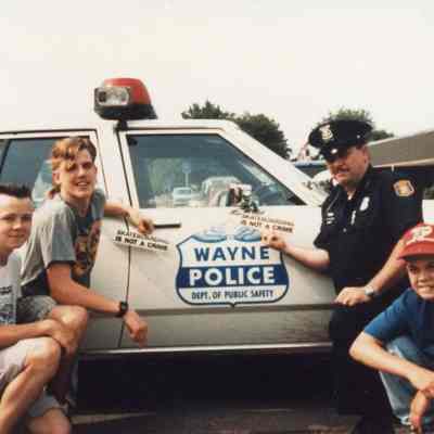 Group of teens with an officer