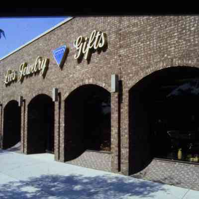 34900 W Michigan - Leos Gifts and Jewlery