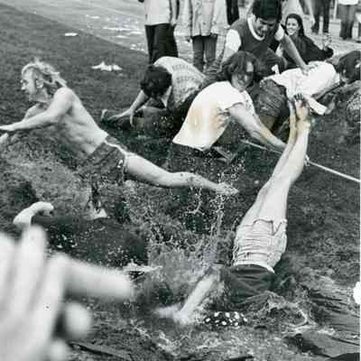 Tug of war 1972
