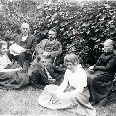 Otis, Guy, Ellen Maude, Brandt and Floy Warner in 1900.