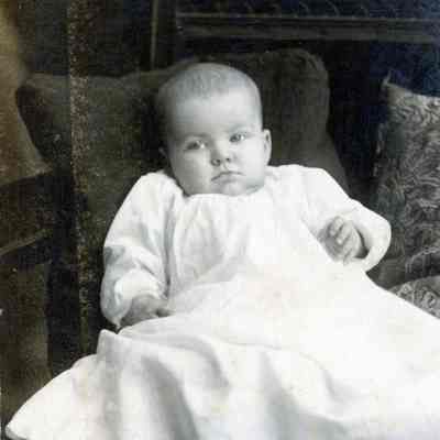 Evelyn Mae Parre at 3 months old. She died in 1917 and was buried at Glenwood Cemetary.