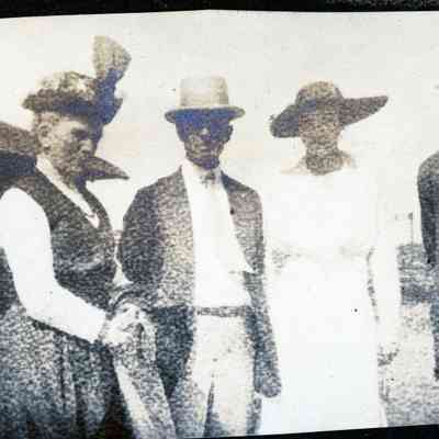 Annabell and Sandy's Wedding trip on June 1917 at Belle Isle.