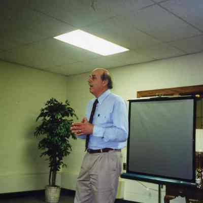 Arche' Club on 05/12/1998 had Dave Thomas a geologist speak on dinosaurs.