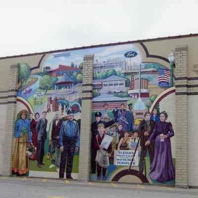 Painting Mural on State Theater