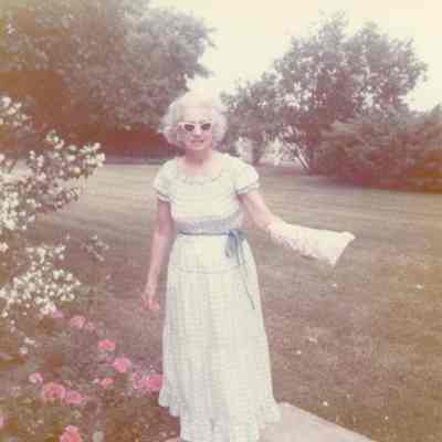 Jean Truesdell of Wayne Garden Club at Wotrings in June of 1973.