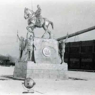 Graham-Paige Statue