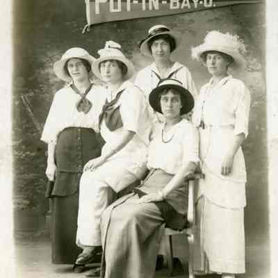 From L to R: ?, Dora Foss, Babe Moore and Grace Foss. Person sitting is unknown.