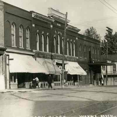 35132-35102 - Michigan - Bank Block looking NE