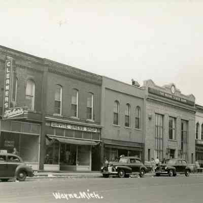 1940-1943. Fishers Cleaners, Wayne Dress Shop, Wayne State Bank, Wayne Cleaners visible