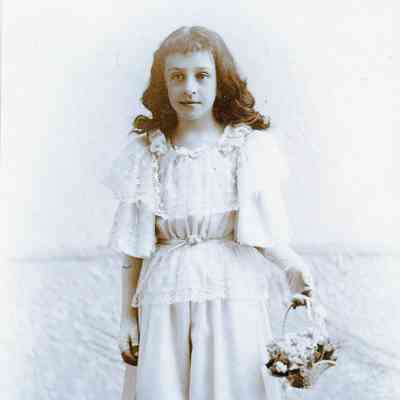 Clara Louise Stellwagen in 1894. She is the daughter of Philip and Almyra Stellwagen. She marries a McCarty.