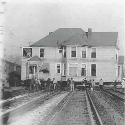 Home being moved across the tracks