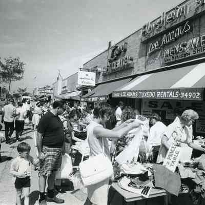 Sidewalk Sales Michigan Ave