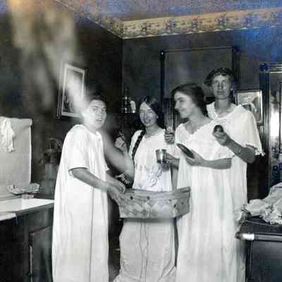 From L to R; Ellen Martin, Eva, Annabell and Rose at the Martin's house.