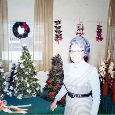 Nette Walker fo the Wayne Garden Club at the Greens Market in 1972.