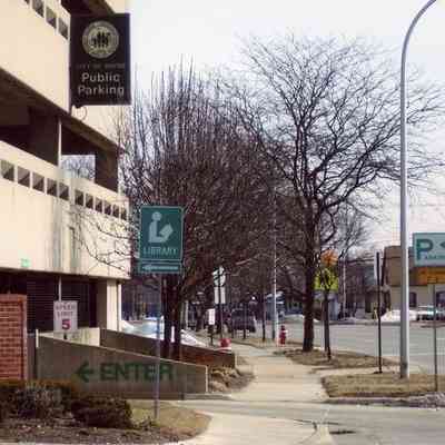 Michigan avenue entrtance, Fountain place sign