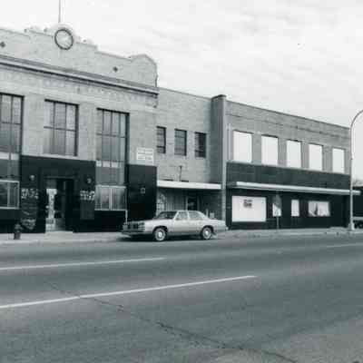 1977