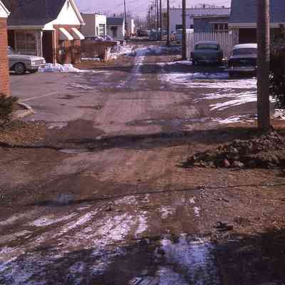 Alley WB Michigan near Gloria