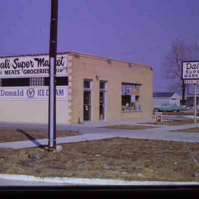 5750 Merriman - Dali Supermarket