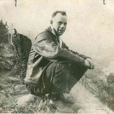 Lawrence (Larry) Knox on brink of Columbia River Canyon.