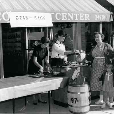 Sidewalk Sales Leos Gift Center