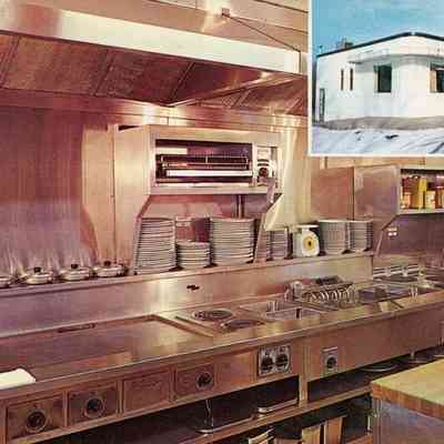 Cleanliness...without superhuman effort. Tasty foods which give customer an "I'll be back" look. Fast service without sacrificing any of that tastiness. This is the story of Brownies Diner...and electric cooking. Detroit Edison.