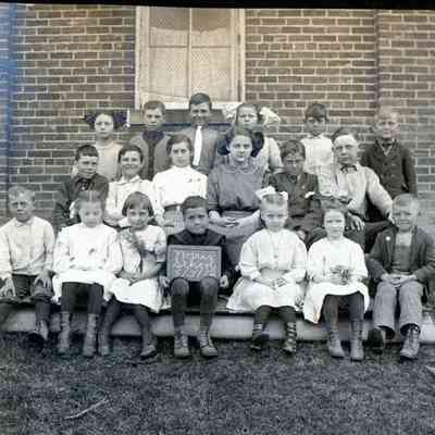 Norris School Class on May 03, 1912.