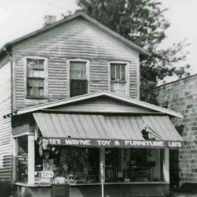 34932 Michigan - Leo's in the Derby-Newkirk House on W. Mich Ave. Club Bar on the right.