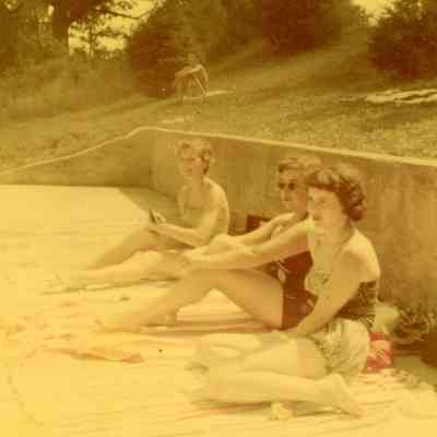 1954 Sunbathing Beauties