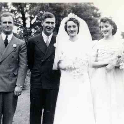 Wedding of Robert Perry and Jean Adams on Aug. 24, 1942.