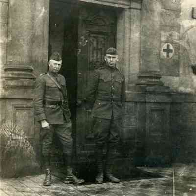 Dr. R.H. Earle (at left) in France, 1918. WW1.