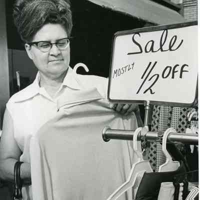 Sidewalk Sales Michigan Ave