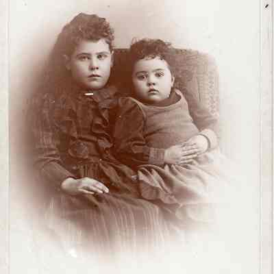 Mabel and Betsey Brown. The children of Lizzy Derby Brown.