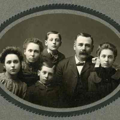 Burl Brown with wife and children.