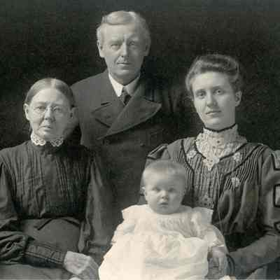 Lucy Jane Brown, Ammon brown, Ada Amanda Dickerson Brown and baby.