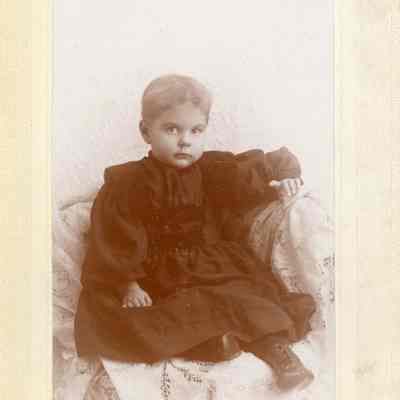 Gladys Tinkham in 1897.