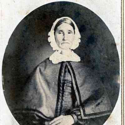 Maria Smith. Her maden name is Maria Hoyett.